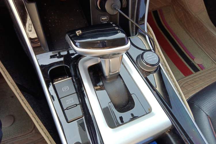 Used Kia KX3 2020 1.5L CVT Trend Edition Gear Lever