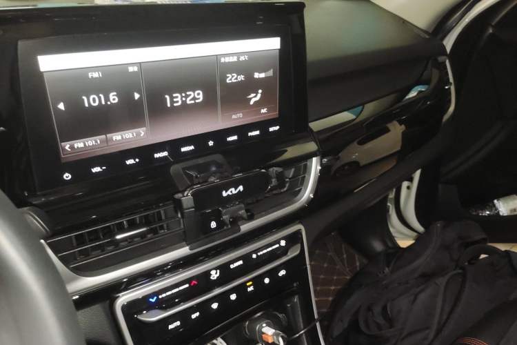 Used Kia KX3 2020 1.5L CVT Trend Edition Audio And AC Panel