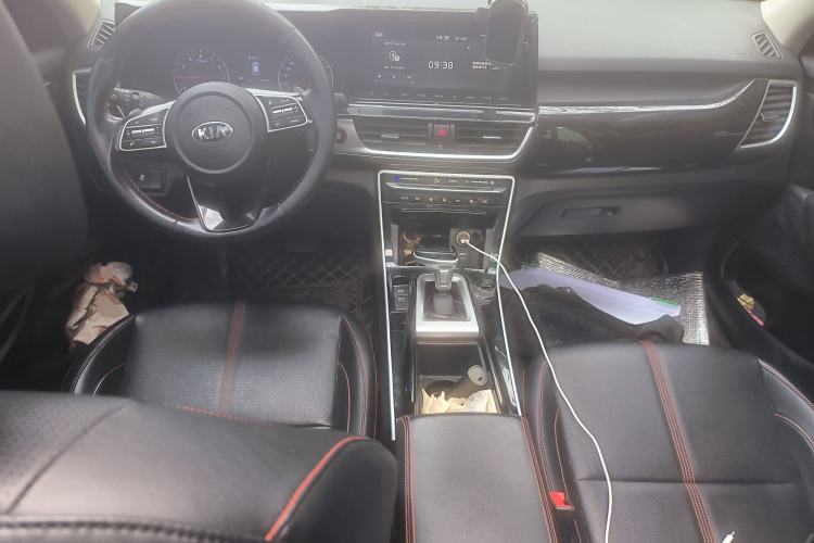 Used Kia KX3 2020 1.5L CVT Trend Edition Center Console