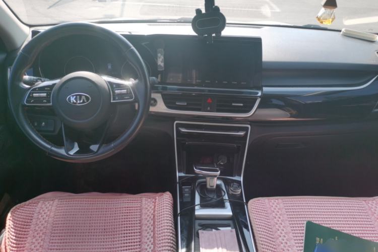 Used Kia KX3 2020 1.5L CVT Trend Edition Center Console