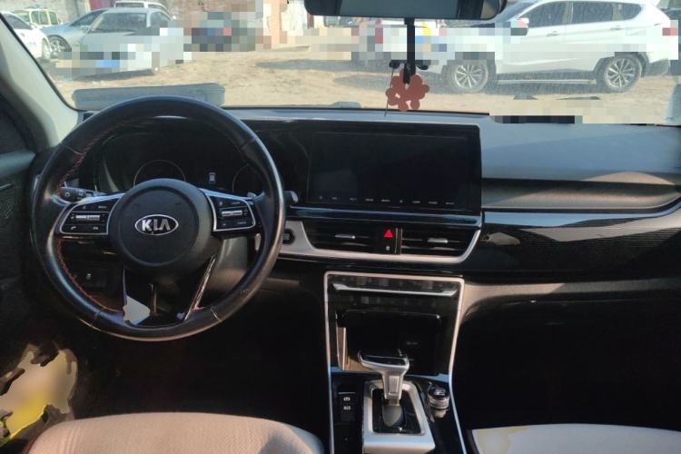 Used Kia KX3 2020 1.5L CVT Trend Edition Center Console