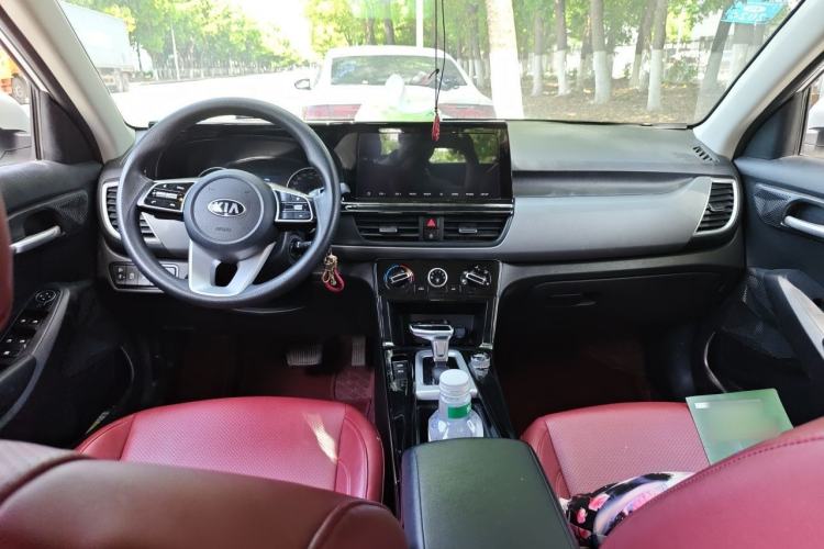 Used Kia KX3 2020 1.5L CVT Comfort Edition Center Console