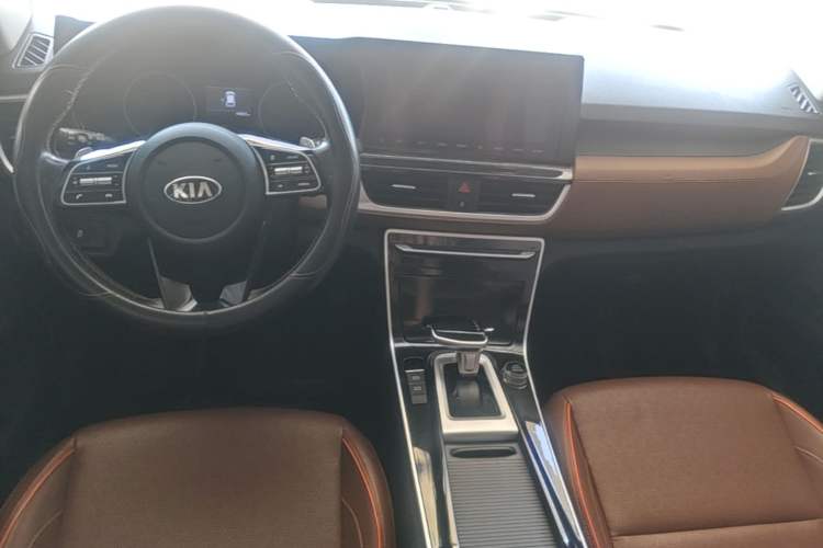 Used Kia KX3 2020 1.5L CVT Trend Edition Center Console