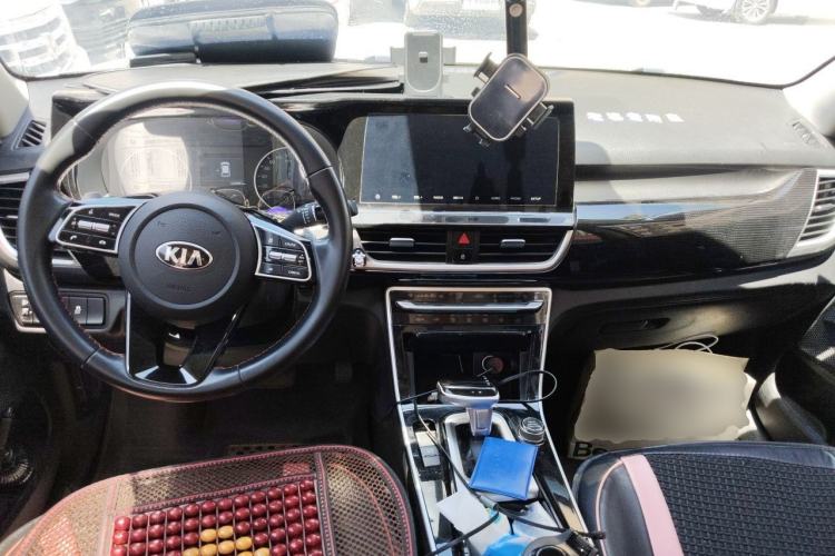 Used Kia KX3 2020 1.5L CVT Trend Edition Center Console