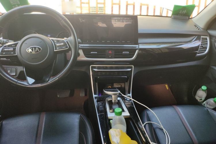 Used Kia KX3 2020 1.5L CVT Trend Edition Center Console