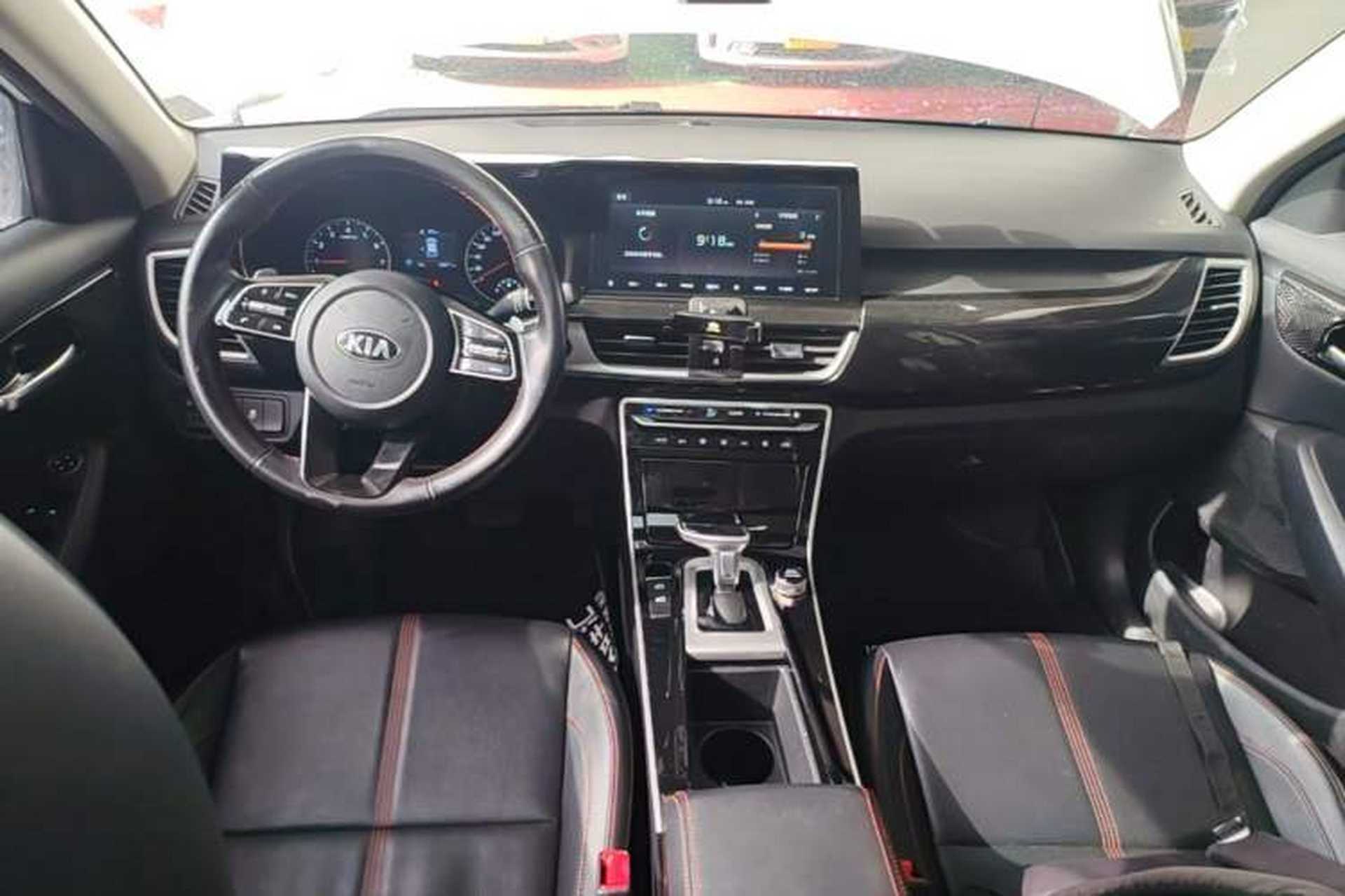 Used Kia KX3 2020 1.5L CVT Trend Edition Center Console