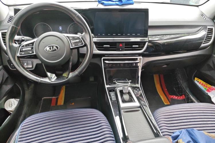 Used Kia KX3 2020 1.5L CVT Trend Edition Center Console