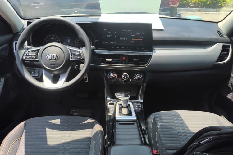 Used Kia KX3 2020 1.5L CVT Comfort Edition Center Console