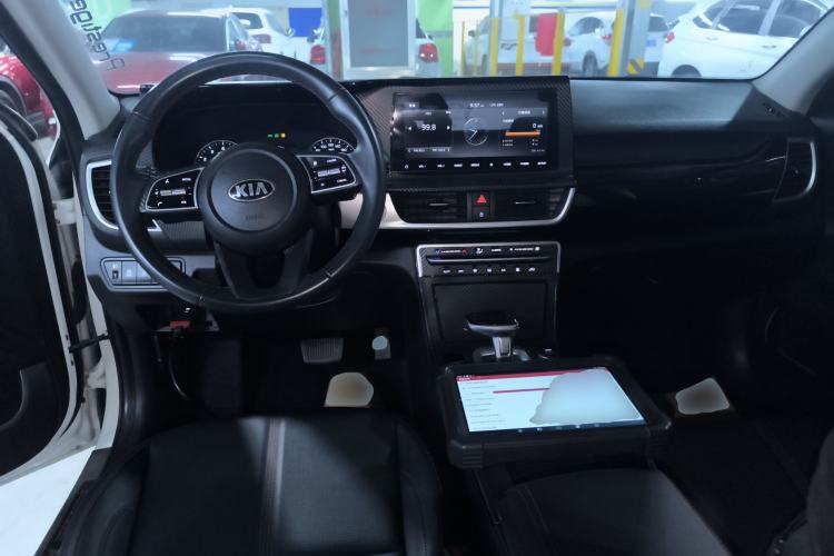 Used Kia KX3 2020 1.5L CVT Trend Edition Center Console