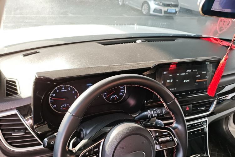 Used Kia KX3 2020 1.5L CVT Trend Edition Center Console