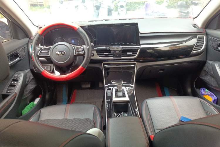 Used Kia KX3 2020 1.5L CVT Trend Edition Center Console