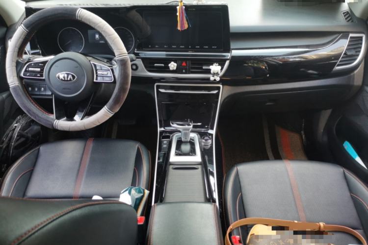 Used Kia KX3 2020 1.5L CVT Trend Edition Center Console
