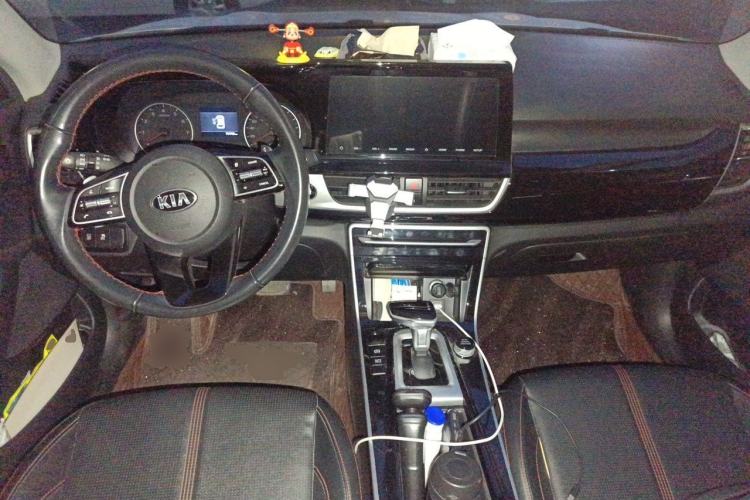 Used Kia KX3 2020 1.5L CVT Trend Edition Center Console