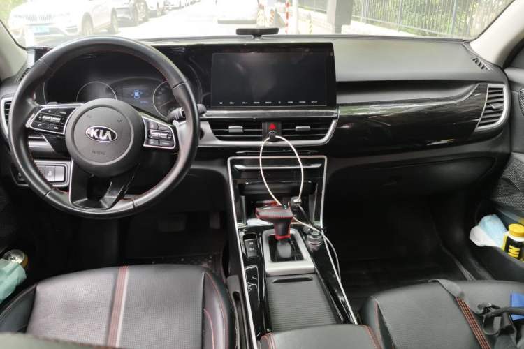 Used Kia KX3 2020 1.5L CVT Trend Edition Center Console
