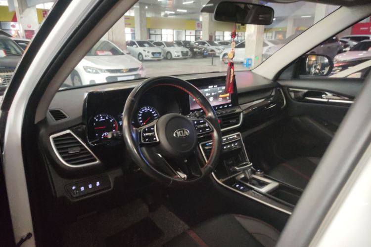 Used Kia KX3 2020 1.5L CVT Trend Edition Center Console