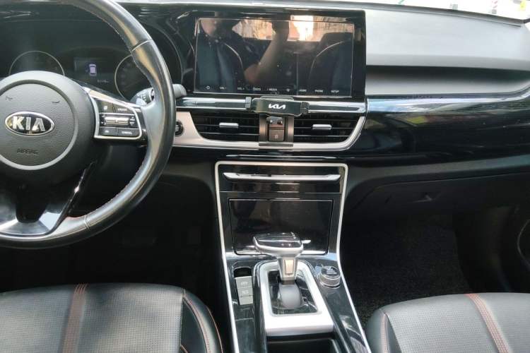 Used Kia KX3 2020 1.5L CVT Trend Edition Center Console