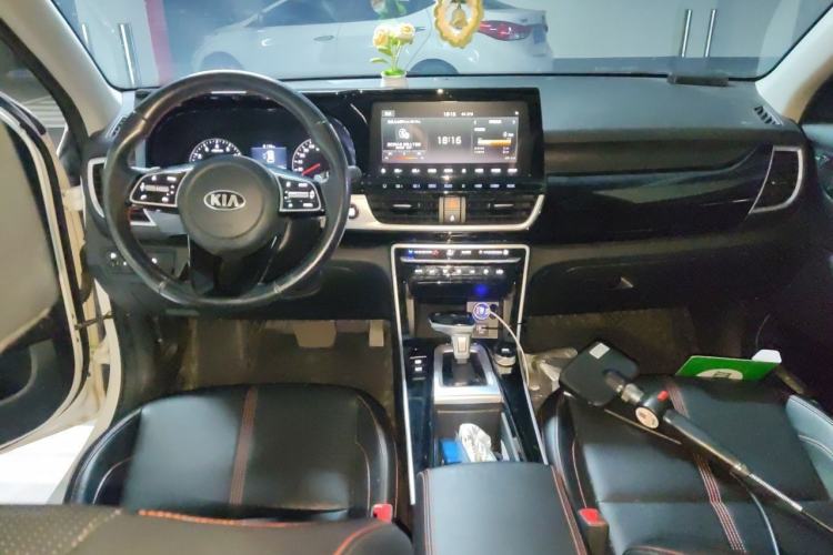 Used Kia KX3 2020 1.5L CVT Trend Edition Center Console