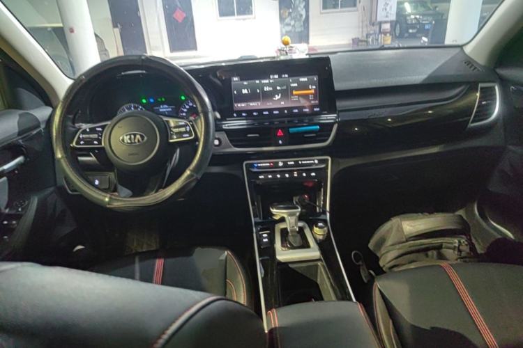 Used Kia KX3 2020 1.5L CVT Trend Edition Center Console