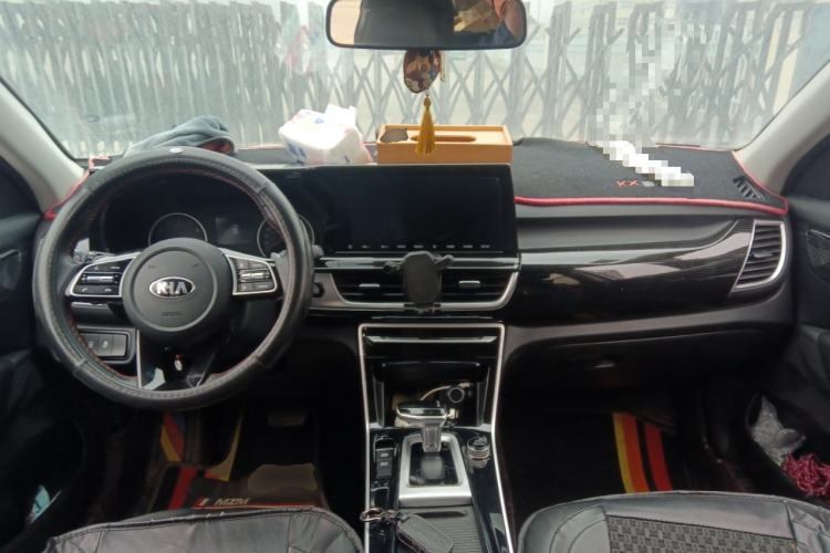Used Kia KX3 2020 1.5L CVT Trend Edition Center Console