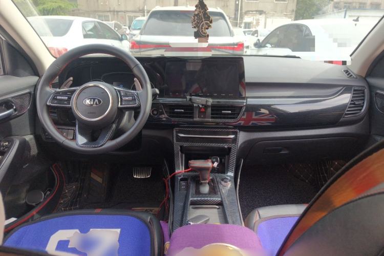 Used Kia KX3 2020 1.5L CVT Trend Edition Center Console