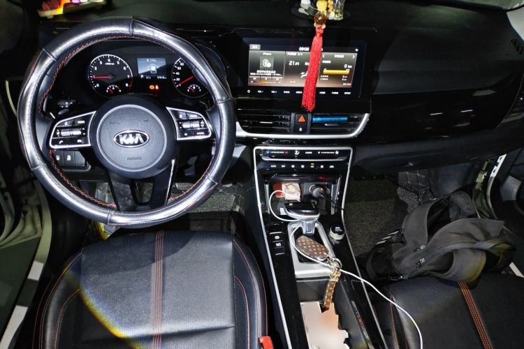 Used Kia KX3 2020 1.5L CVT Trend Edition Center Console