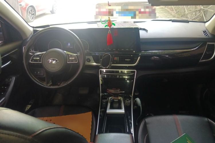Used Kia KX3 2020 1.5L CVT Trend Edition Center Console