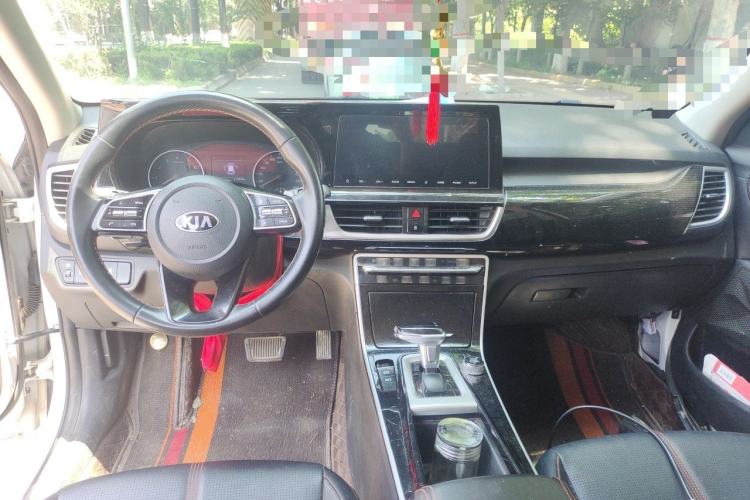 Used Kia KX3 2020 1.5L CVT Trend Edition Center Console