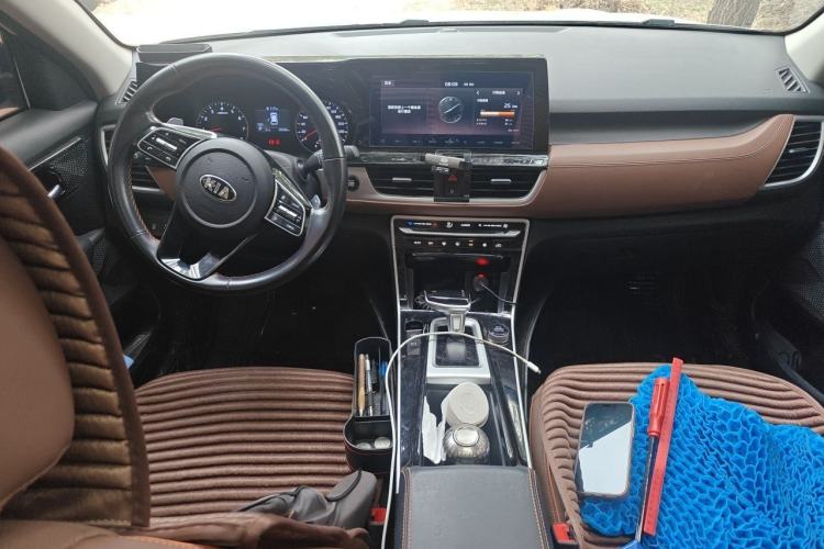 Used Kia KX3 2020 1.5L CVT Trend Edition Center Console