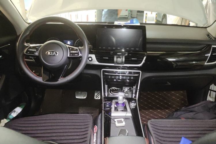 Used Kia KX3 2020 1.5L CVT Trend Edition Center Console
