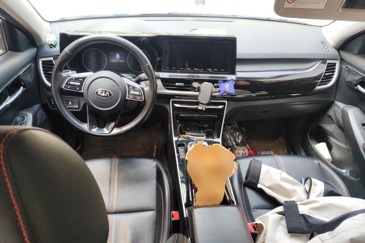 Used Kia KX3 2020 1.5L CVT Trend Edition Center Console
