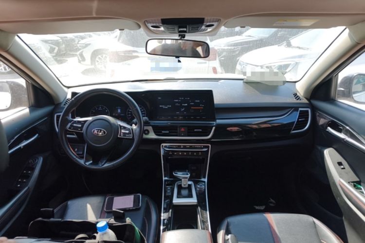 Used Kia KX3 2020 1.5L CVT Trend Edition Center Console