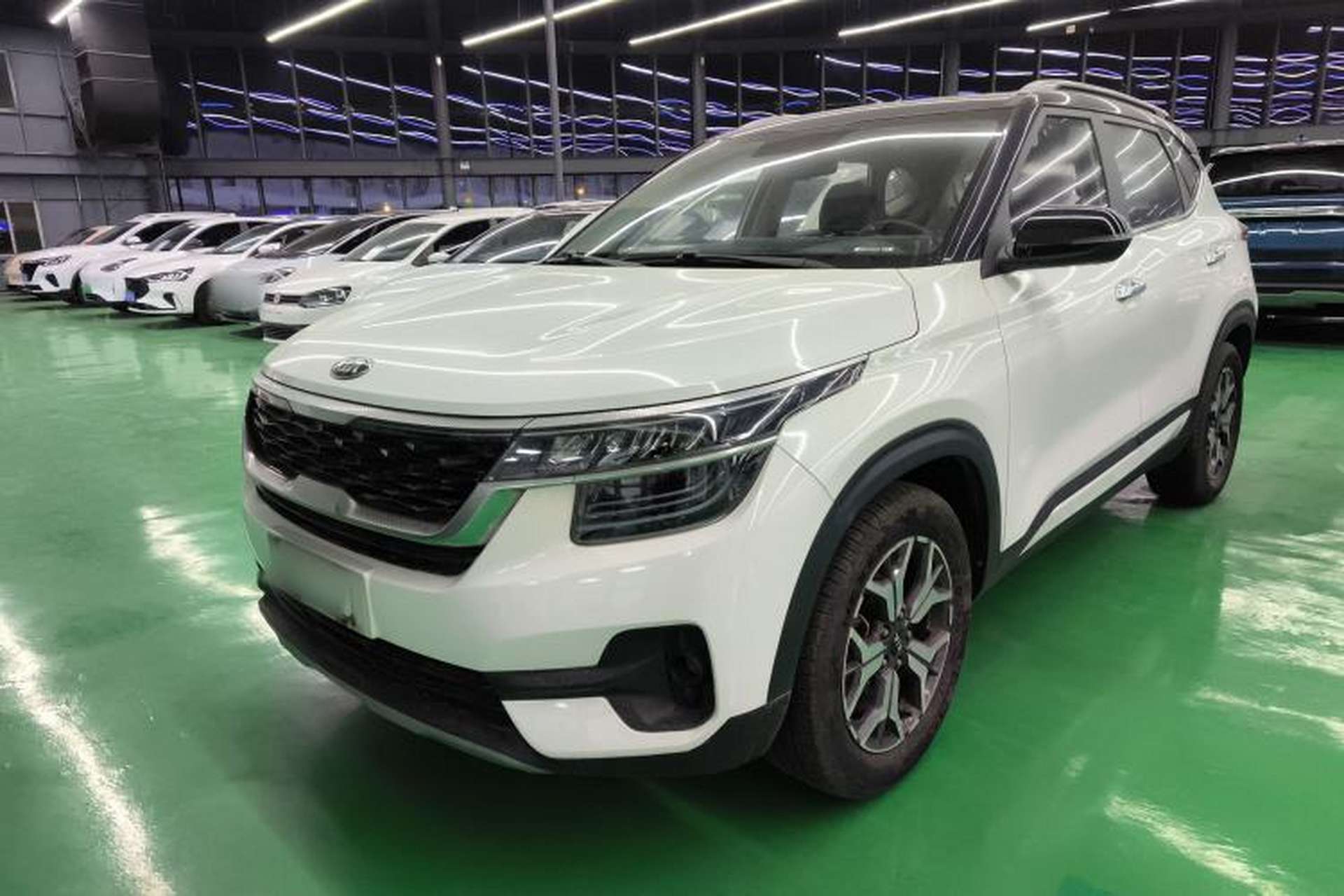 Used Kia KX3 2020 1.5L CVT Trend Edition Front Left 45 Deg