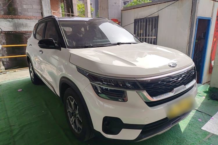 Used Kia KX3 2020 1.5L CVT Trend Edition Front Right 45 Deg
