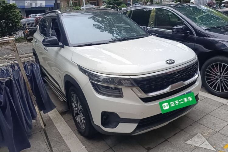 Used Kia KX3 2020 1.5L CVT Trend Edition Front Right 45 Deg