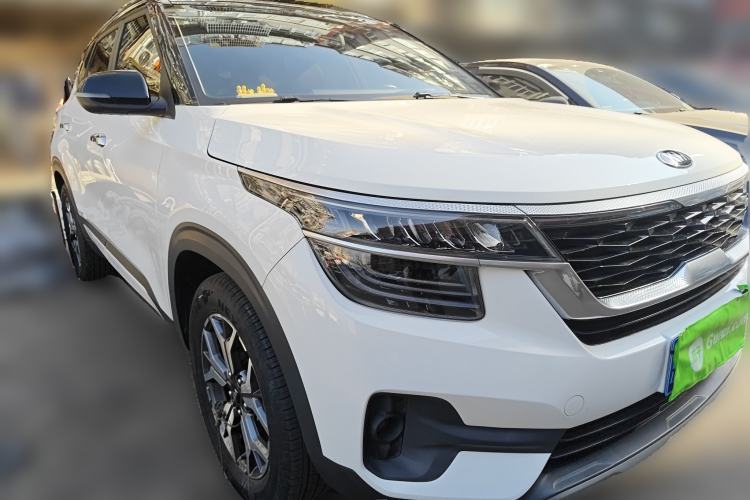 Used Kia KX3 2020 1.5L CVT Trend Edition Front Right 45 Deg