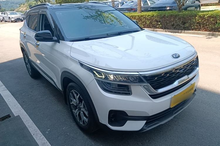Used Kia KX3 2020 1.5L CVT Trend Edition Front Right 45 Deg