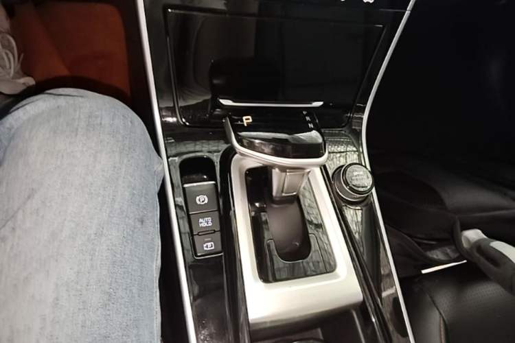 Used Kia KX3 2020 1.5L CVT Smart Edition Gear Lever