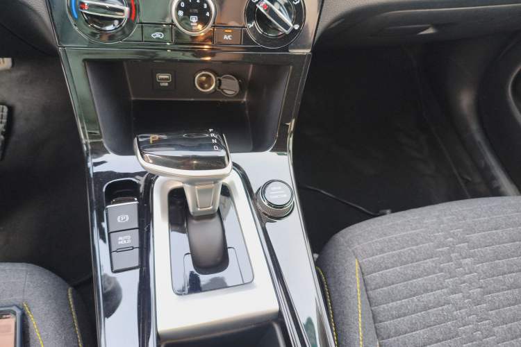 Used Kia KX3 2020 1.5L CVT Comfort Edition Gear Lever