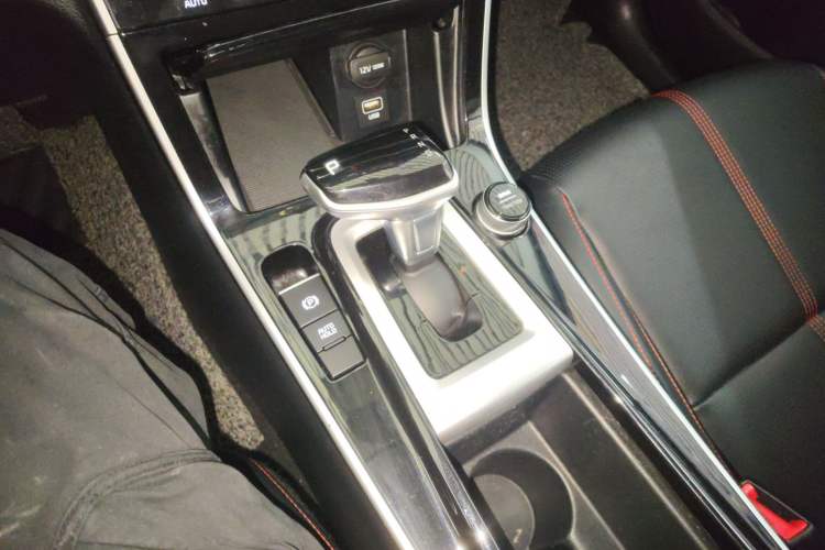 Used Kia KX3 2020 1.5L CVT Trend Edition Gear Lever