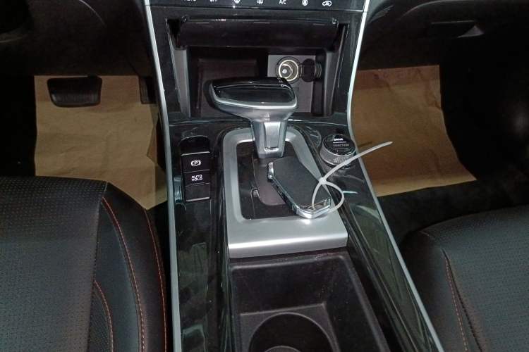 Used Kia KX3 2020 1.5L CVT Trend Edition Gear Lever