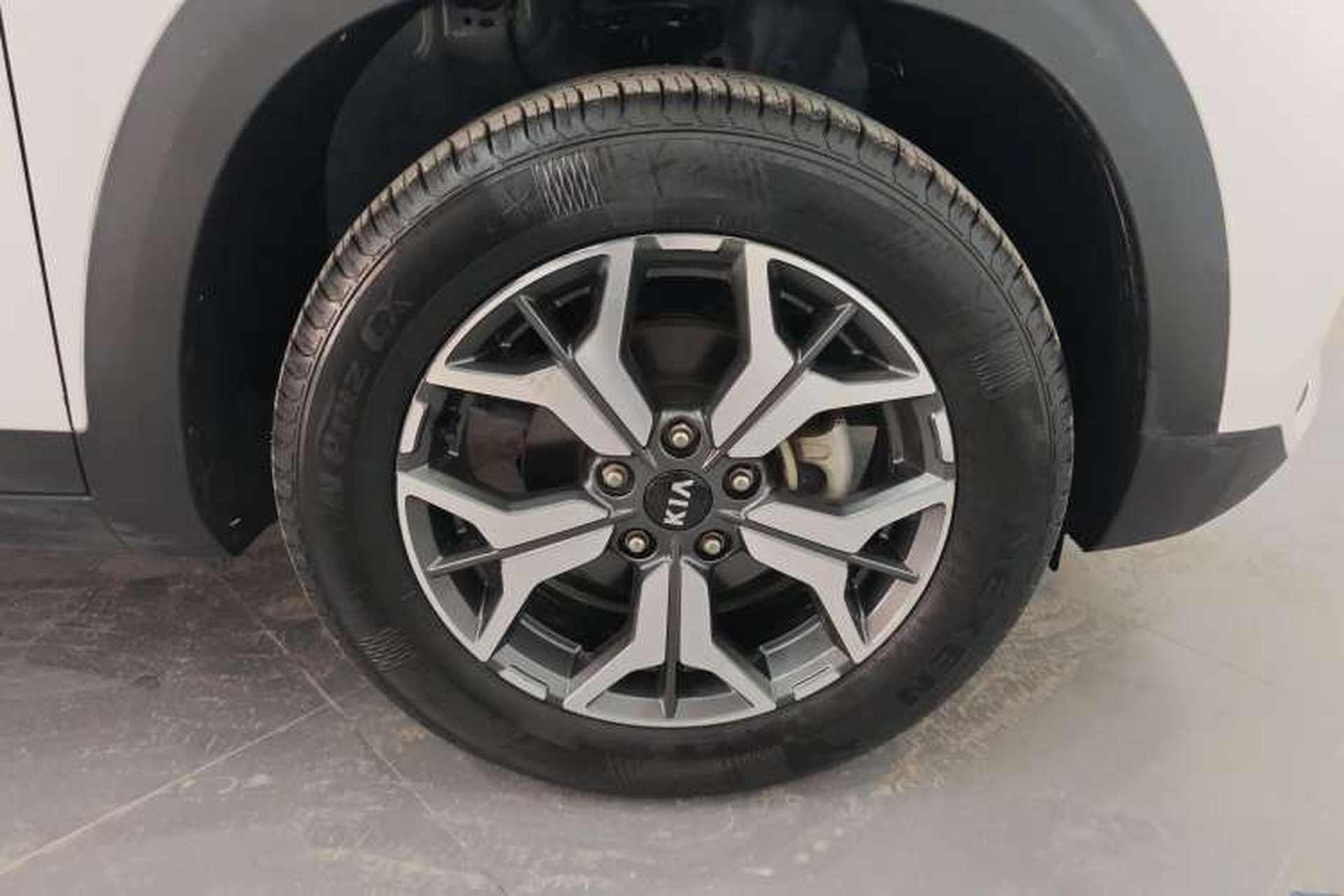 Used Kia KX3 2020 1.5L CVT Trend Edition Left Front Wheel Hub
