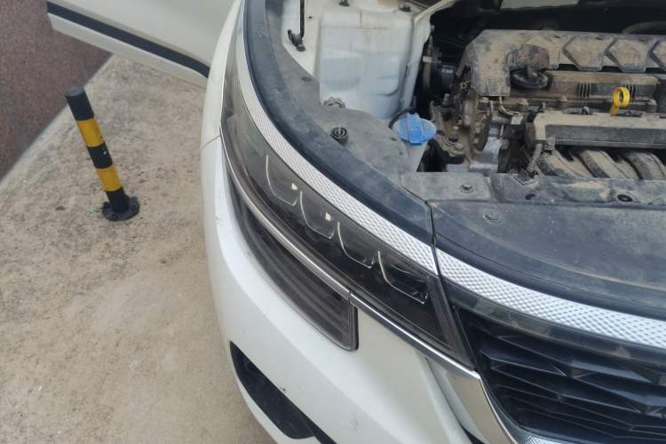 Used Kia KX3  Right Front Headlight