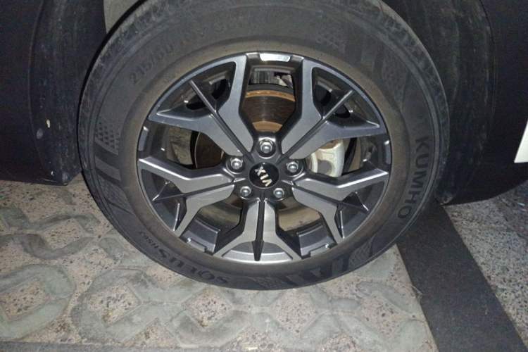Used Kia KX3 2020 1.5L CVT Trend Edition Right Front Wheel Hub