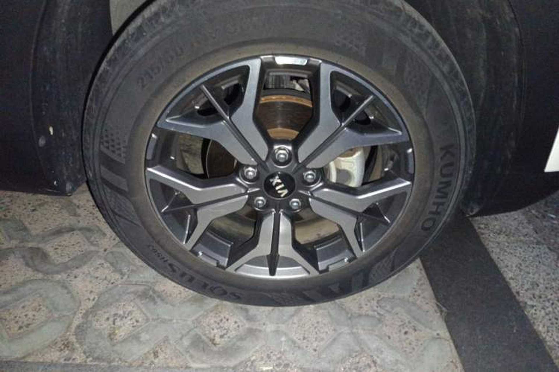 Used Kia KX3 2020 1.5L CVT Trend Edition Right Front Wheel Hub