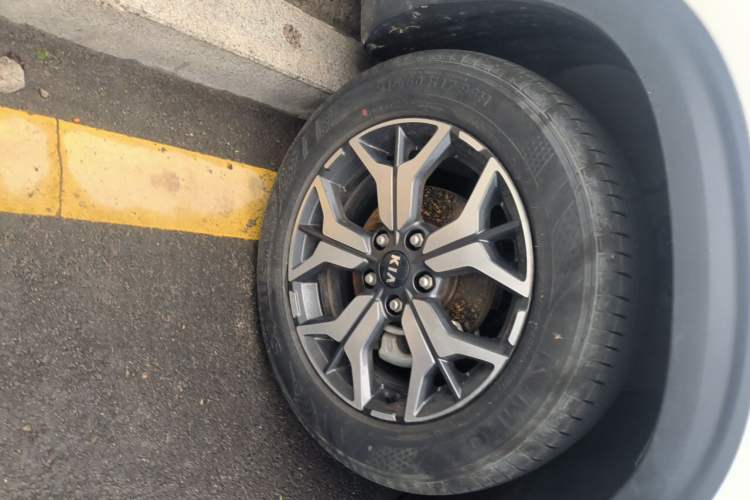 Used Kia KX3 2020 1.5L CVT Trend Edition Right Front Wheel Hub