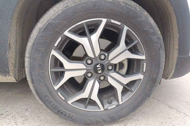 Used Kia KX3 2020 1.5L CVT Trend Edition Right Front Wheel Hub
