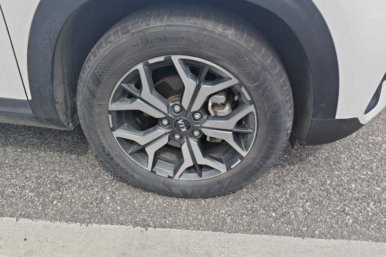 Used Kia KX3 2020 1.5L CVT Trend Edition Right Front Wheel Hub