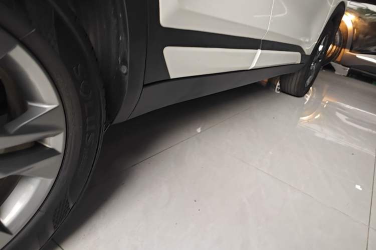 Used Kia KX3 2020 1.5L CVT Smart Edition Right Side Sill