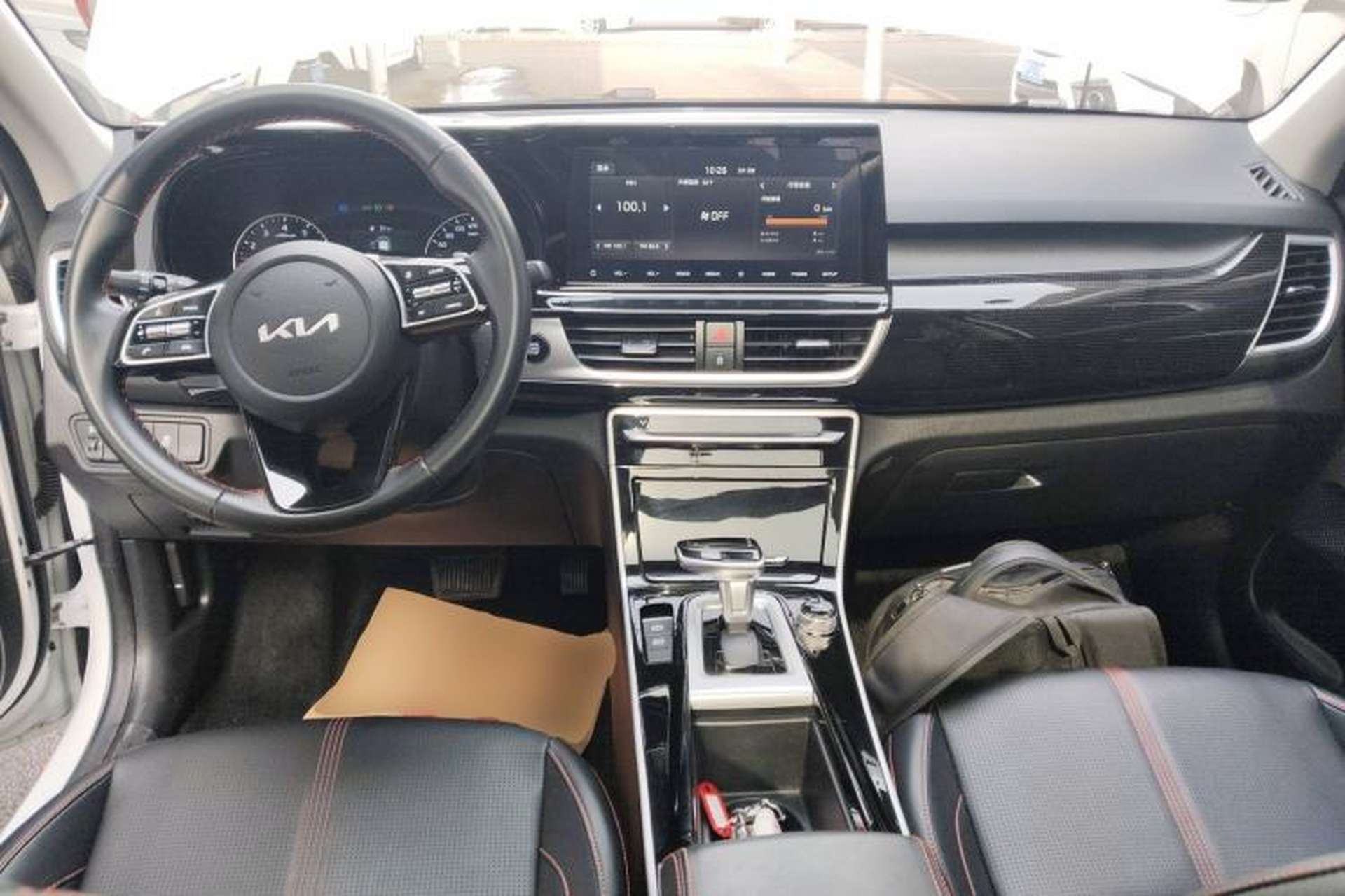 Used Kia KX3 2021 1.5L CVT Trend Edition Center Console