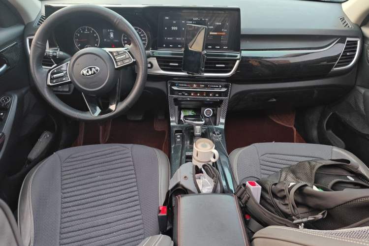 Used Kia KX3 2021 1.5L CVT Trend Edition Center Console